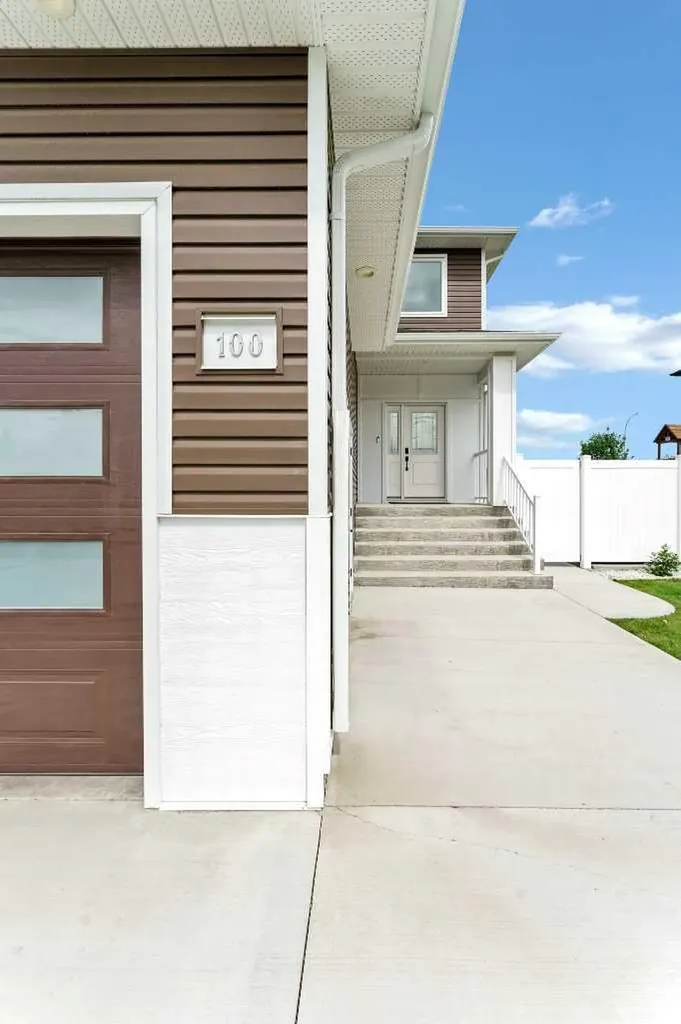 100 Somerside Way SE Medicine Hat AB T1B0M2