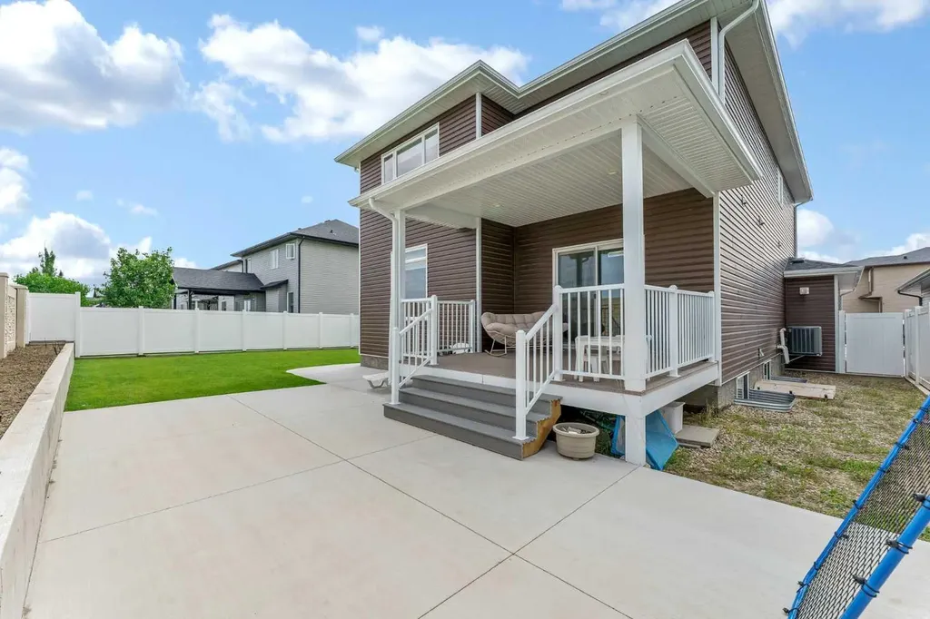 100 Somerside Way SE Medicine Hat AB T1B0M2