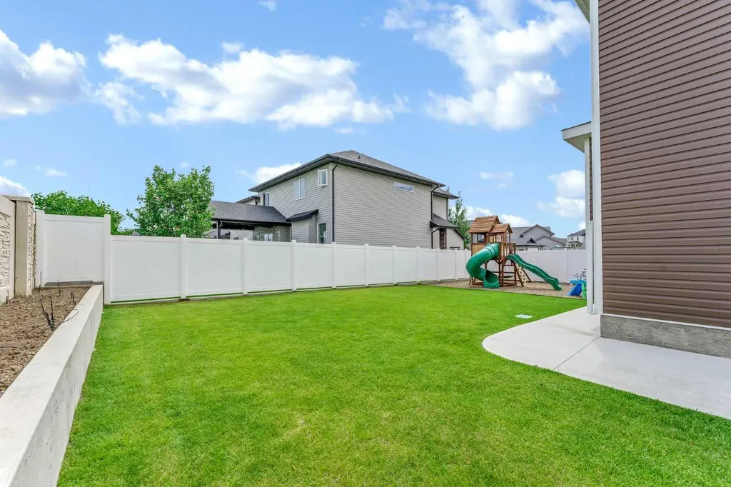 100 Somerside Way SE Medicine Hat AB T1B0M2