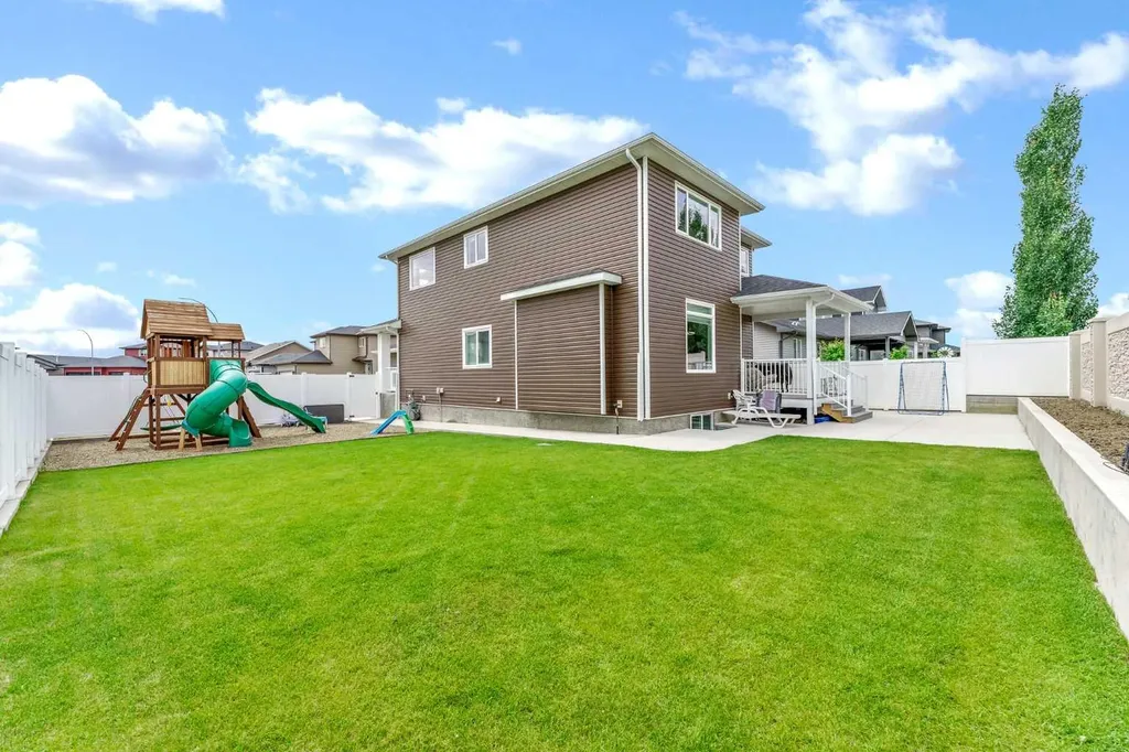 100 Somerside Way SE Medicine Hat AB T1B0M2