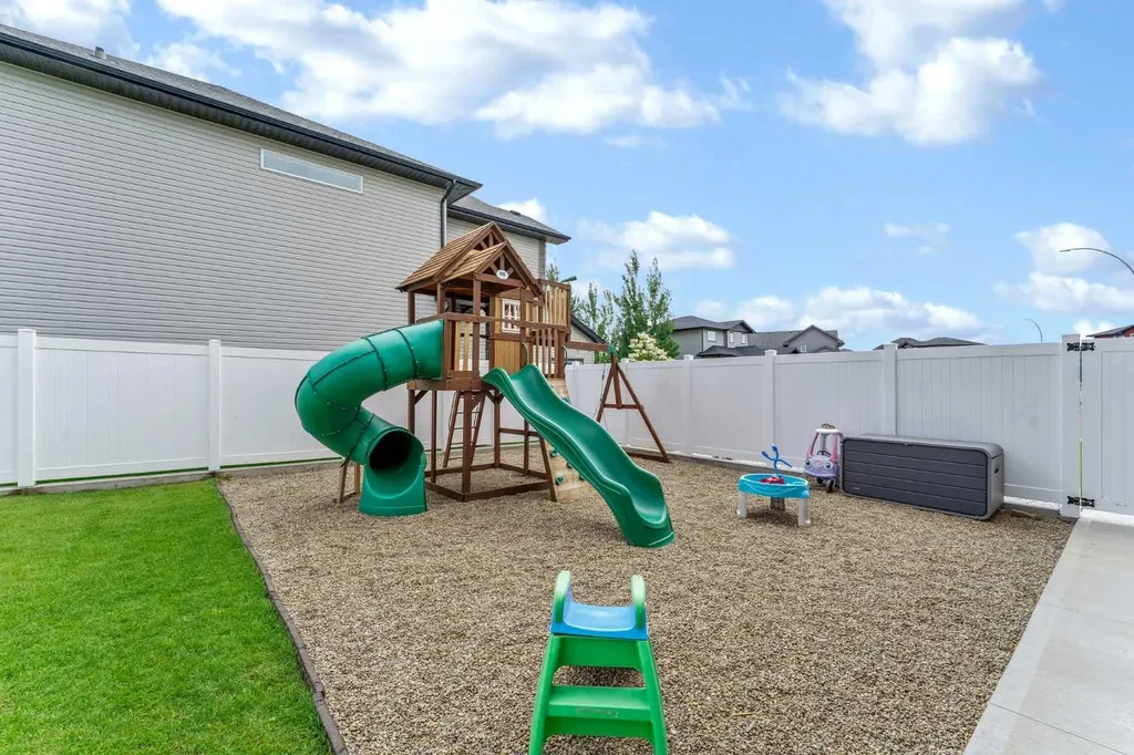 100 Somerside Way SE Medicine Hat AB T1B0M2