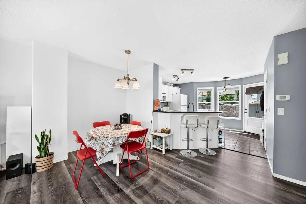 127 Cramond Place SE Calgary AB T3M 1C3