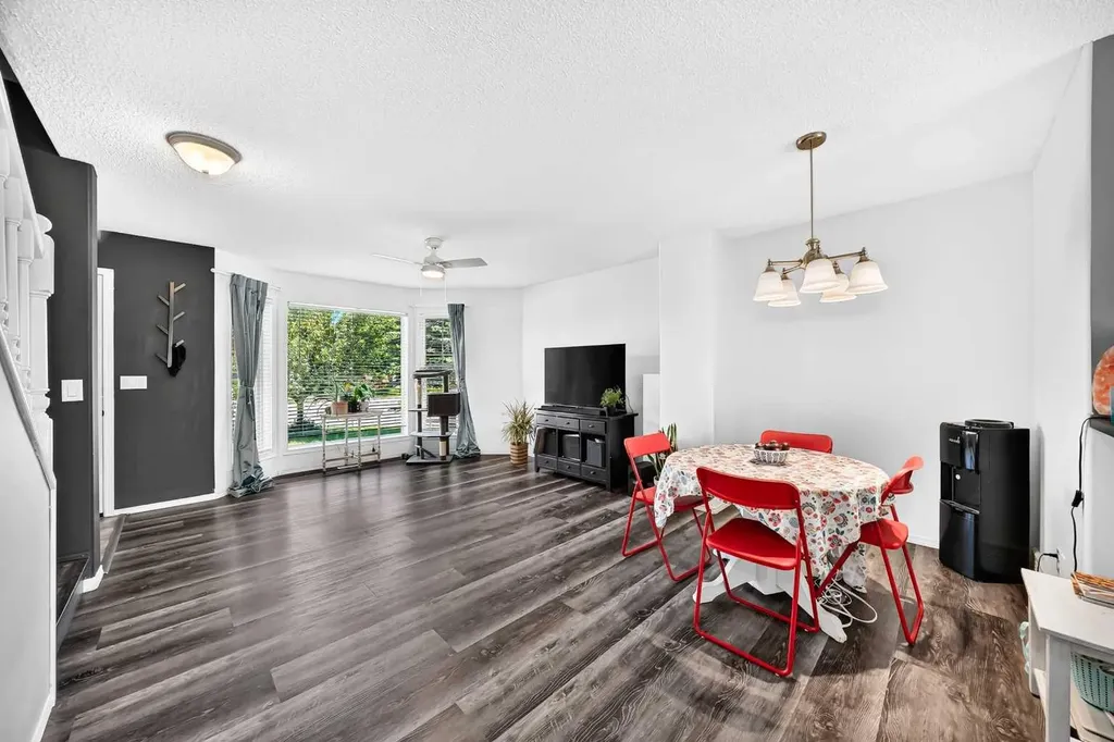 127 Cramond Place SE Calgary AB T3M 1C3