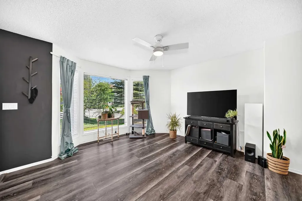 127 Cramond Place SE Calgary AB T3M 1C3