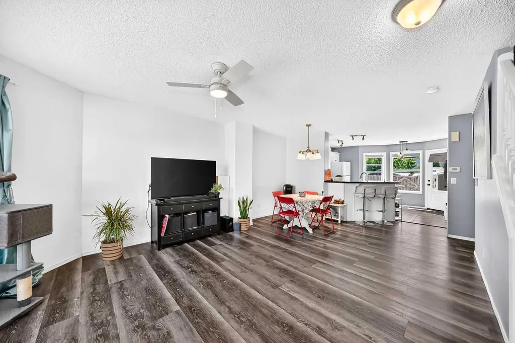 127 Cramond Place SE Calgary AB T3M 1C3