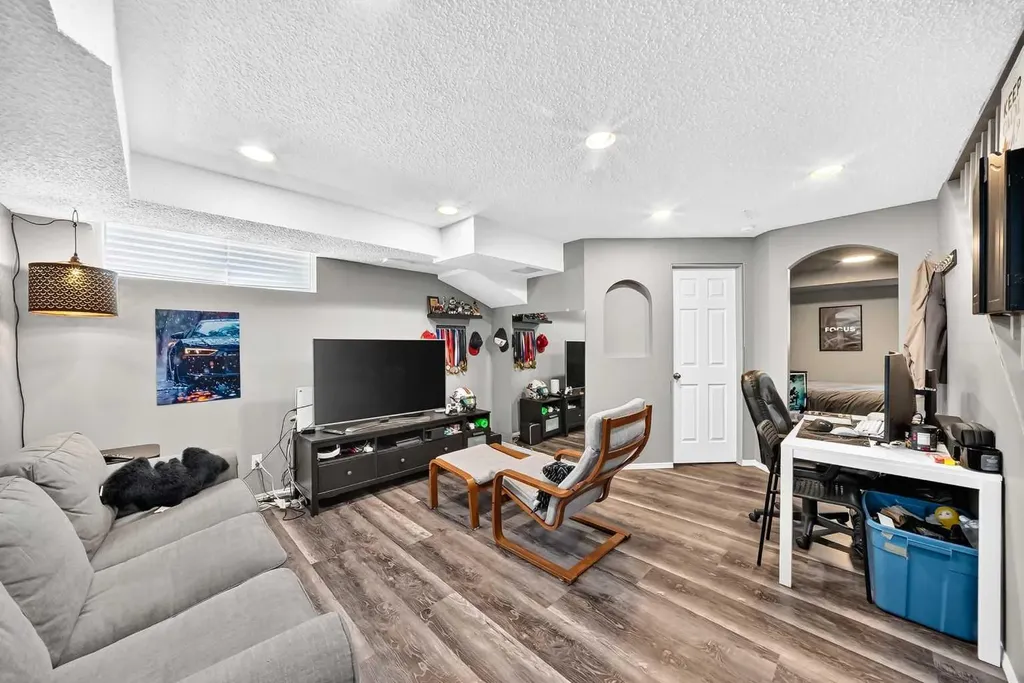 127 Cramond Place SE Calgary AB T3M 1C3