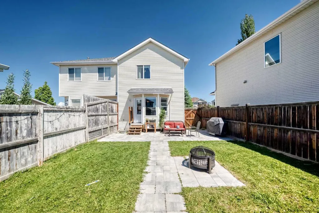 127 Cramond Place SE Calgary AB T3M 1C3