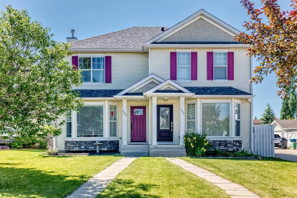127 Cramond Place SE Calgary AB T3M 1C3