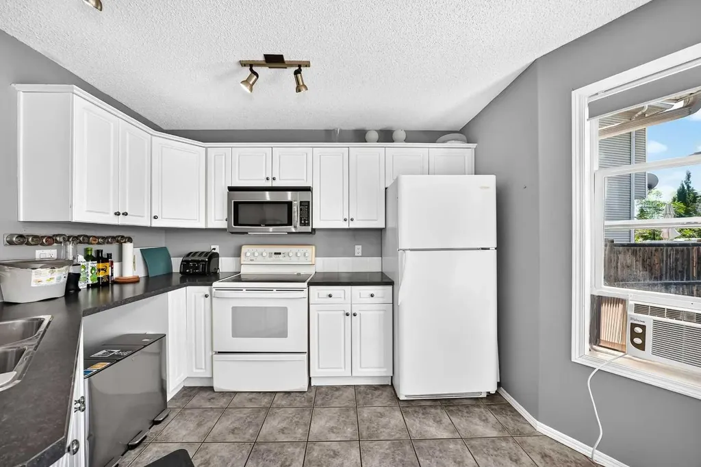 127 Cramond Place SE Calgary AB T3M 1C3