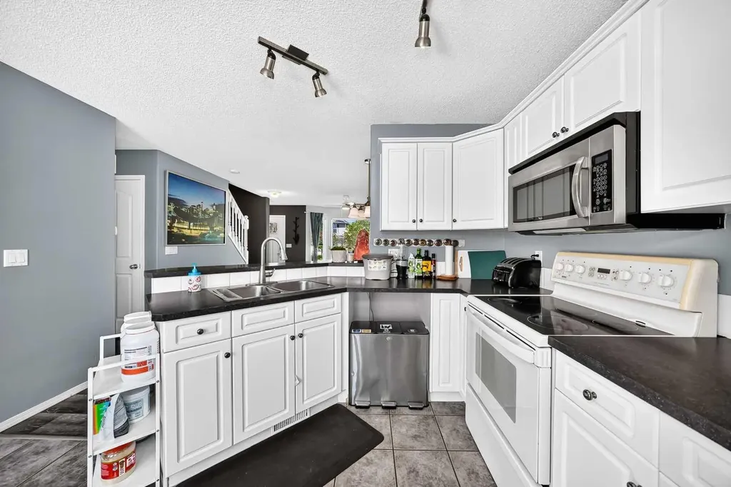 127 Cramond Place SE Calgary AB T3M 1C3