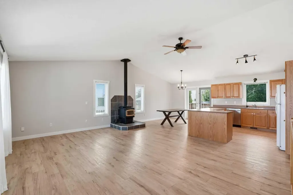 5408 52a Street Eckville AB T0M 0X0