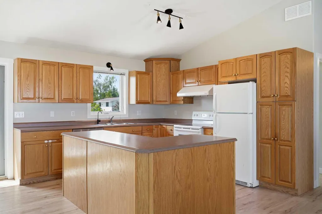 5408 52a Street Eckville AB T0M 0X0