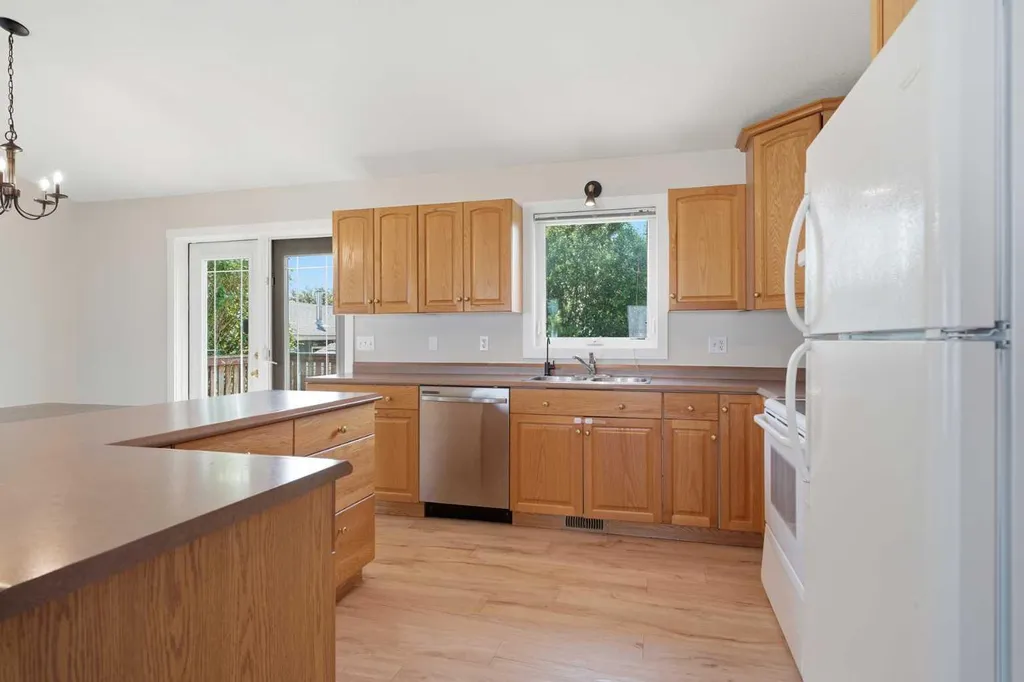 5408 52a Street Eckville AB T0M 0X0