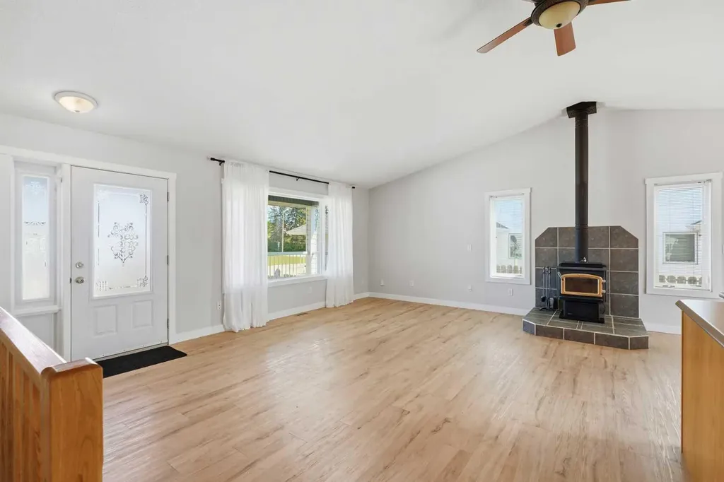 5408 52a Street Eckville AB T0M 0X0
