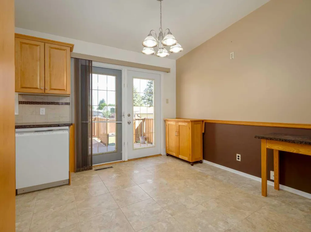 2707 11 Avenue N Lethbridge AB T1H 1N5