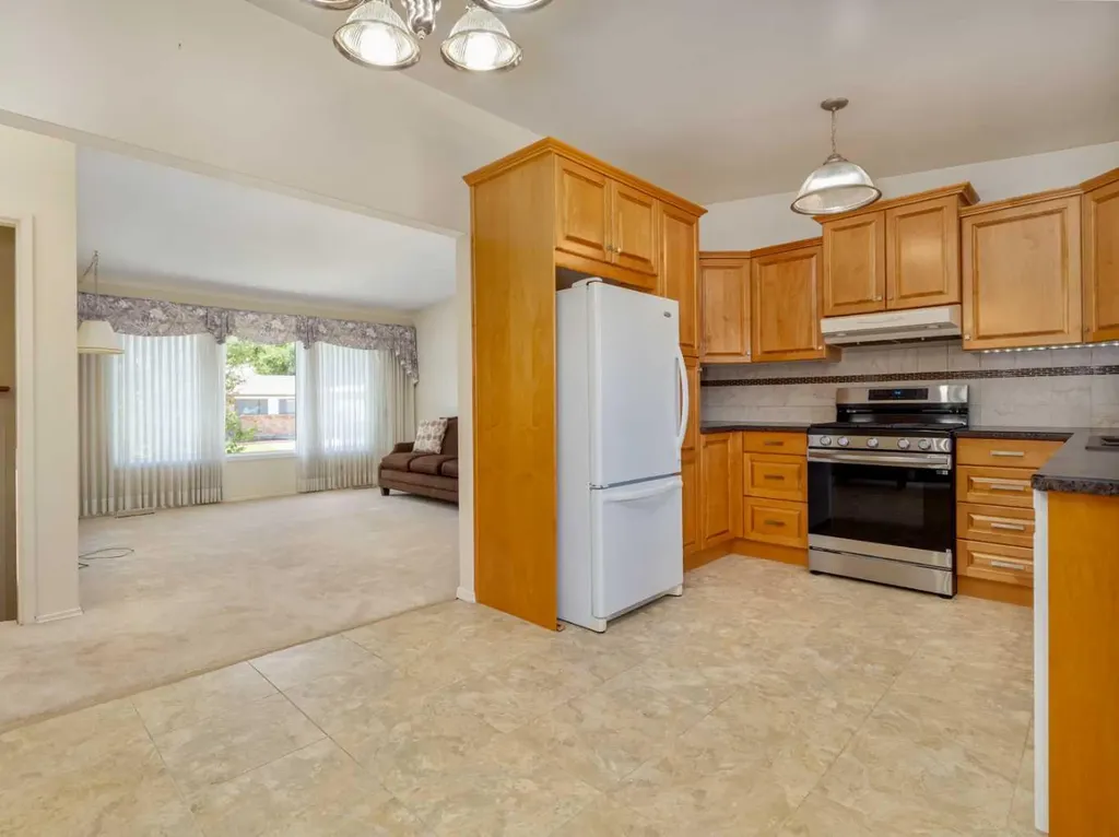 2707 11 Avenue N Lethbridge AB T1H 1N5
