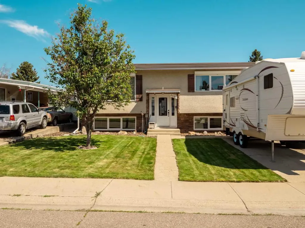 2707 11 Avenue N Lethbridge AB T1H 1N5