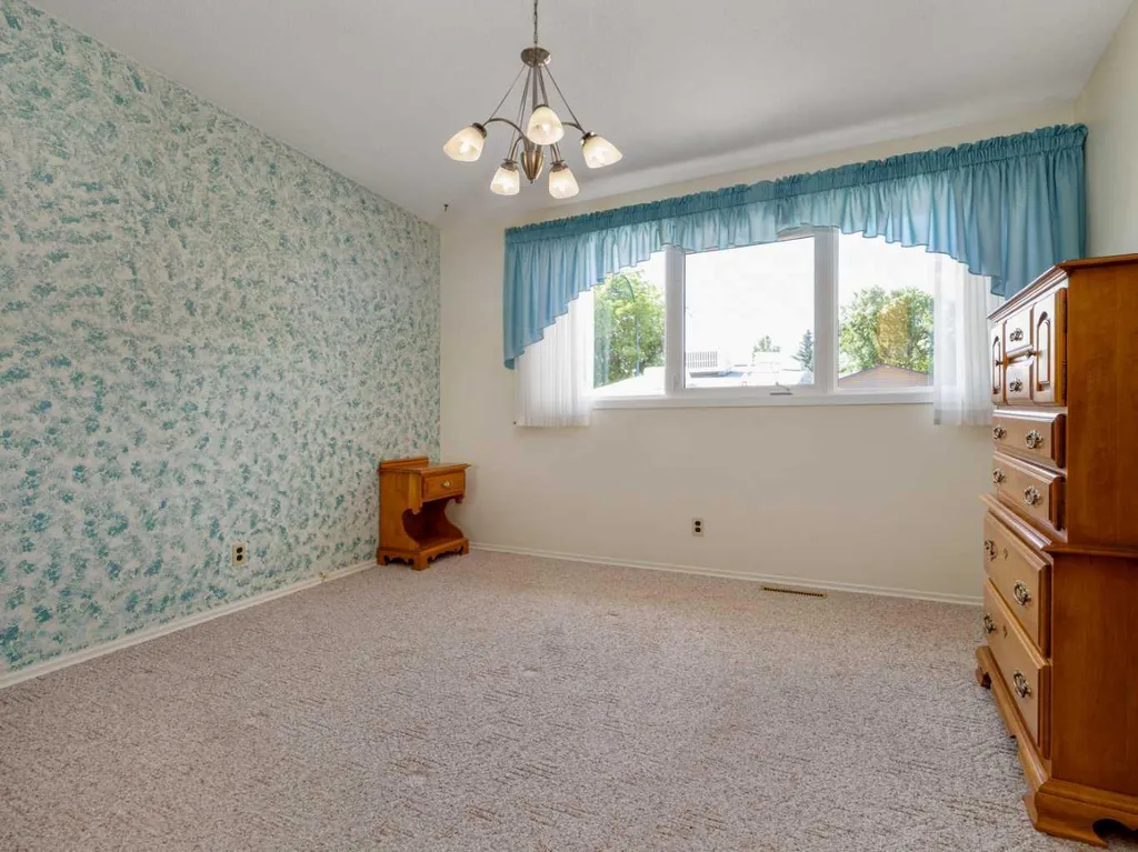 2707 11 Avenue N Lethbridge AB T1H 1N5