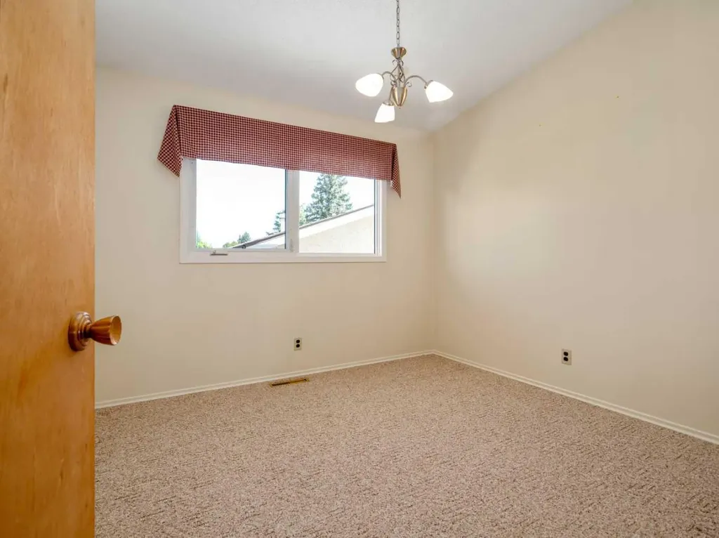 2707 11 Avenue N Lethbridge AB T1H 1N5