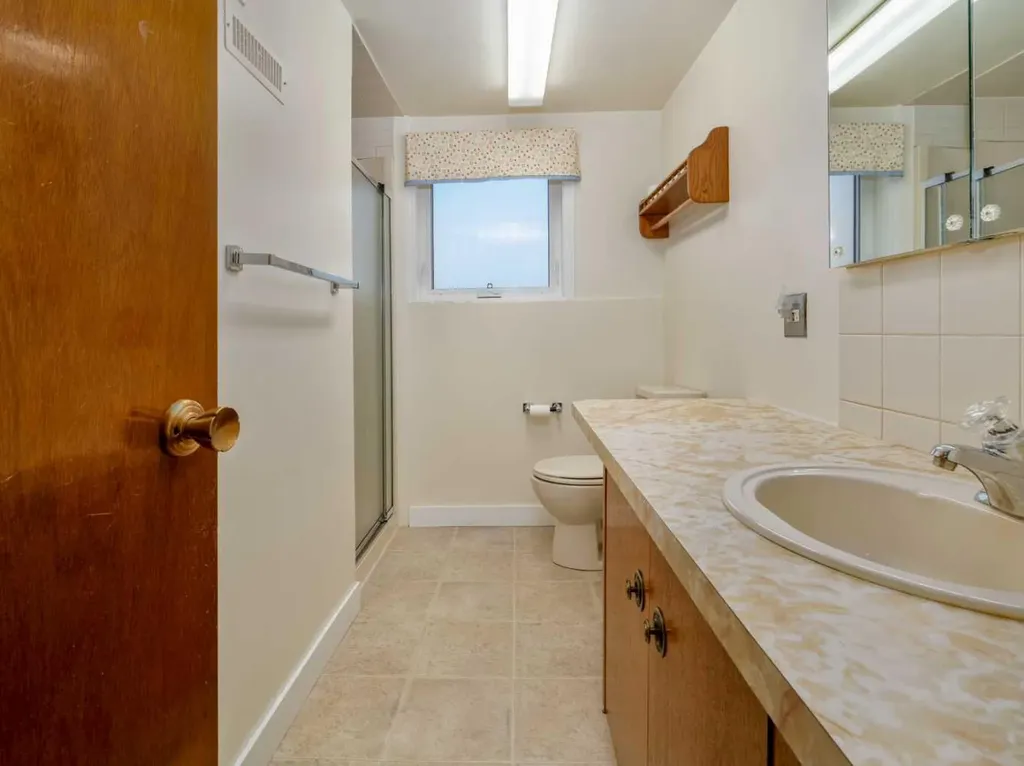 2707 11 Avenue N Lethbridge AB T1H 1N5
