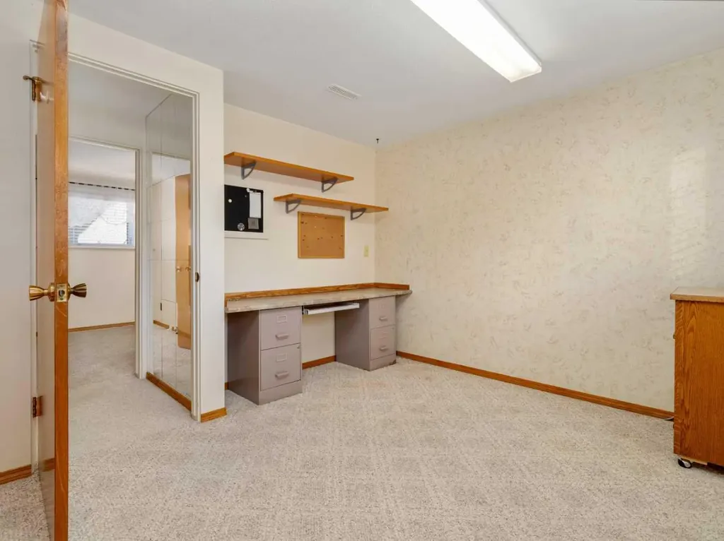 2707 11 Avenue N Lethbridge AB T1H 1N5