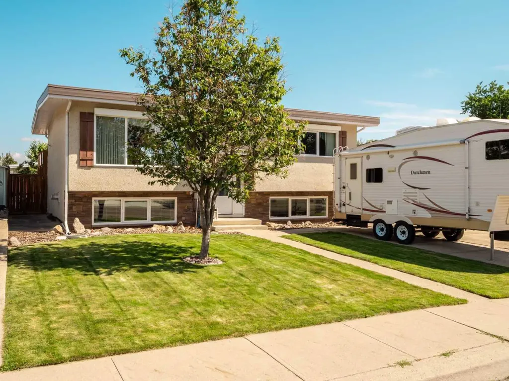 2707 11 Avenue N Lethbridge AB T1H 1N5