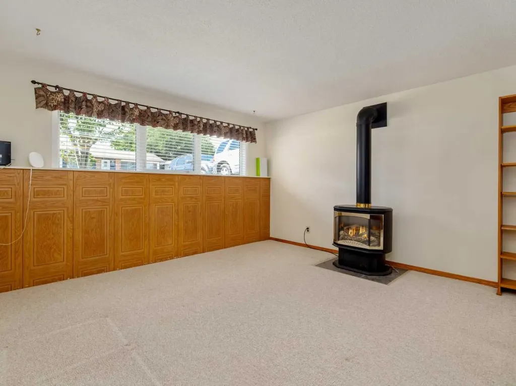 2707 11 Avenue N Lethbridge AB T1H 1N5