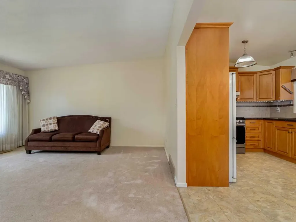 2707 11 Avenue N Lethbridge AB T1H 1N5