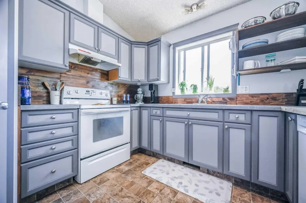 11217 69 Avenue Grande Prairie AB T8W 0E1