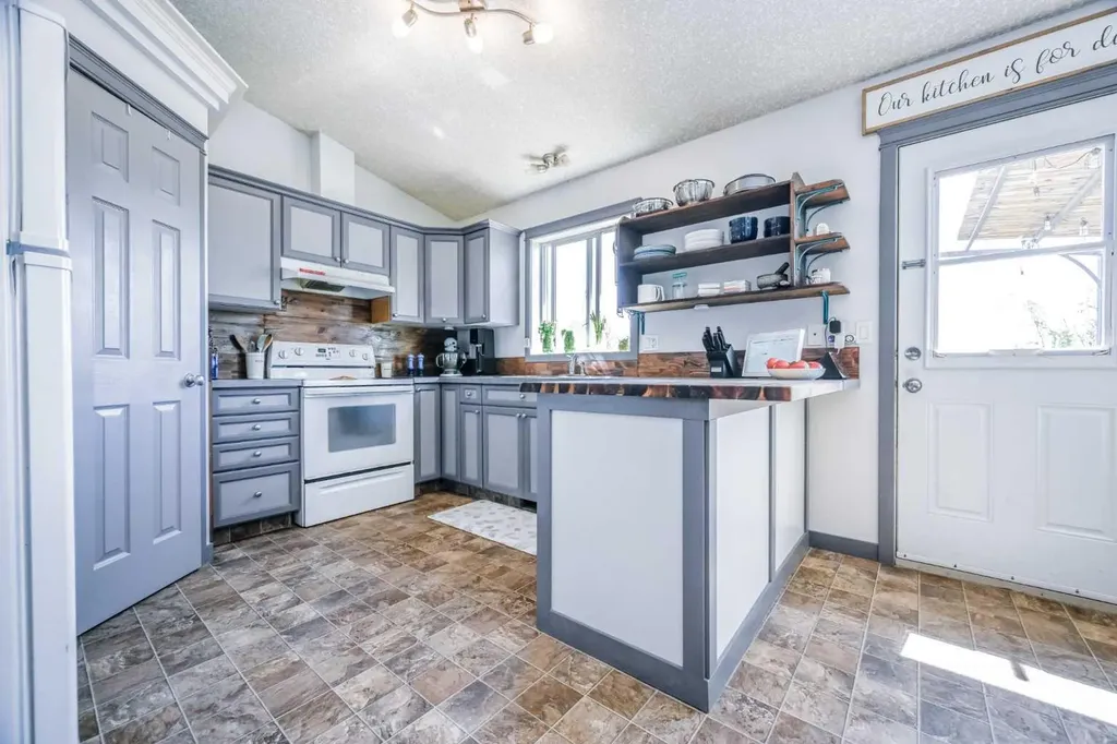 11217 69 Avenue Grande Prairie AB T8W 0E1