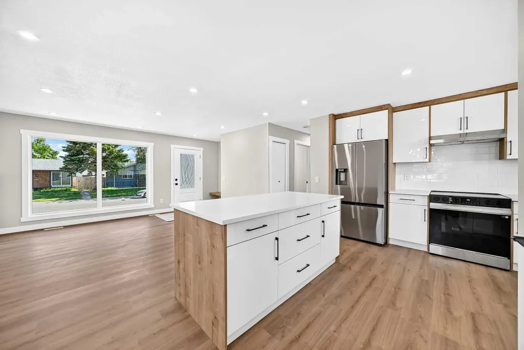 704 Malvern Drive NE Calgary AB T2A 6B7
