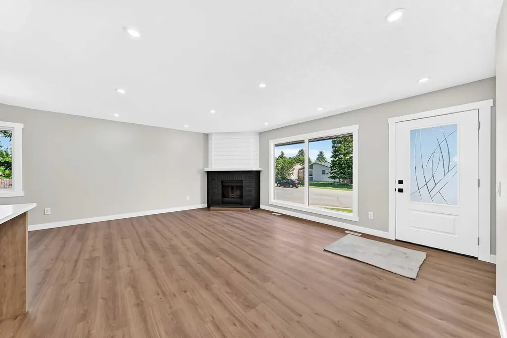 704 Malvern Drive NE Calgary AB T2A 6B7