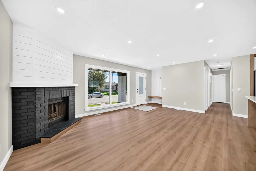 704 Malvern Drive NE Calgary AB T2A 6B7