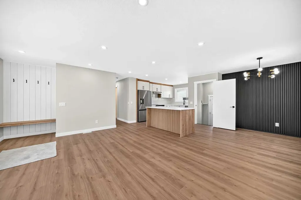 704 Malvern Drive NE Calgary AB T2A 6B7