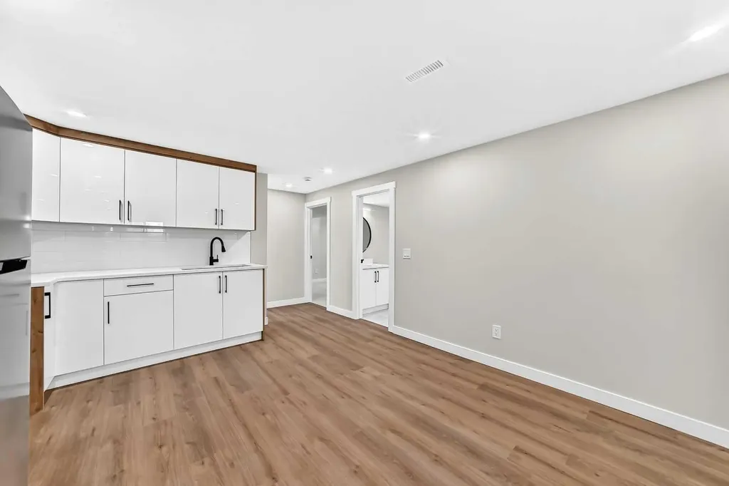 704 Malvern Drive NE Calgary AB T2A 6B7
