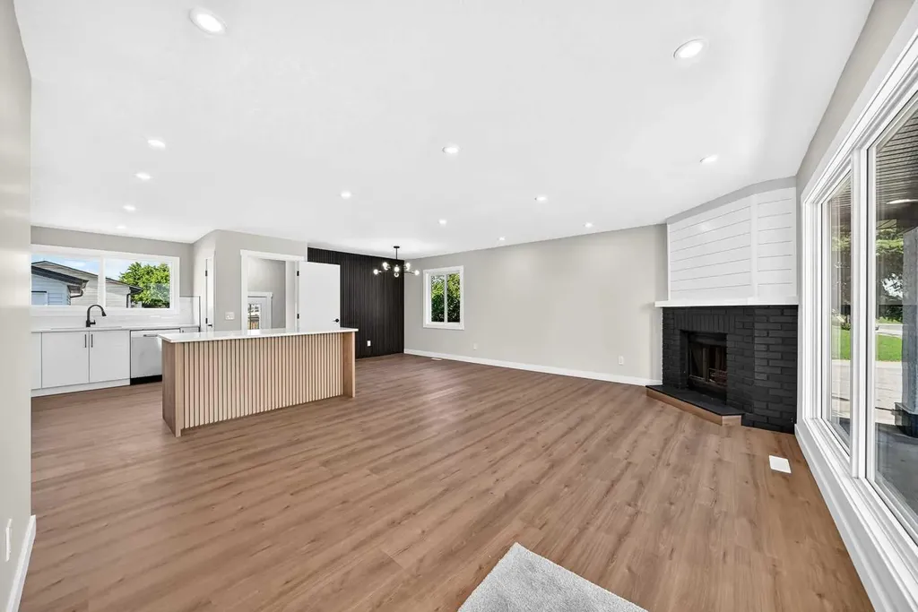 704 Malvern Drive NE Calgary AB T2A 6B7
