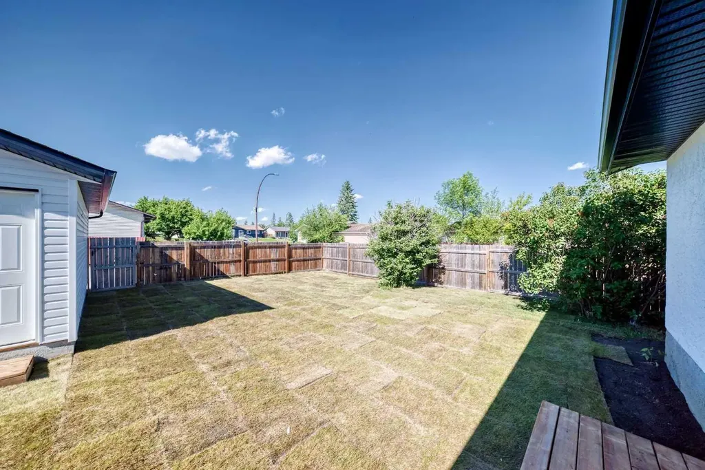 704 Malvern Drive NE Calgary AB T2A 6B7
