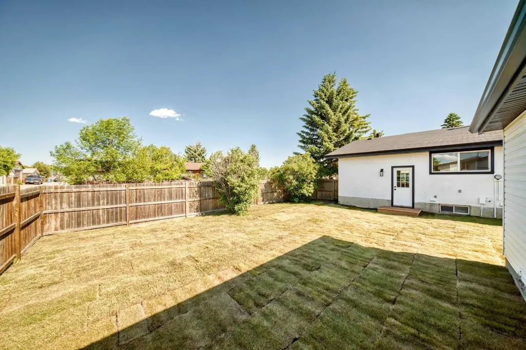 704 Malvern Drive NE Calgary AB T2A 6B7
