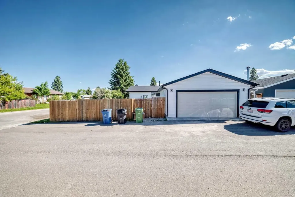 704 Malvern Drive NE Calgary AB T2A 6B7
