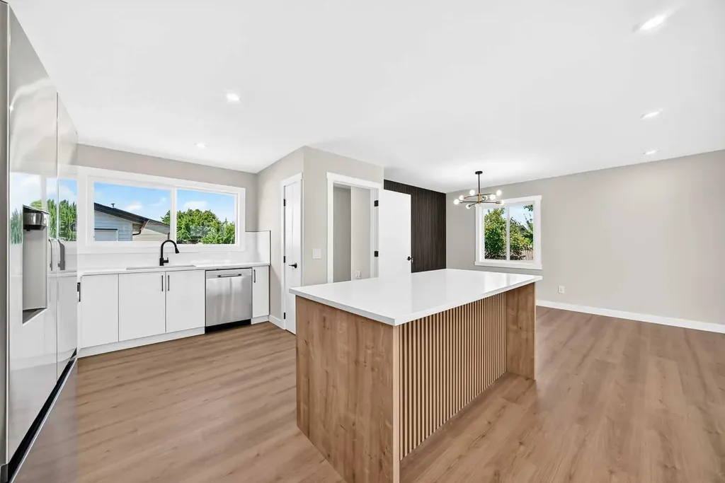 704 Malvern Drive NE Calgary AB T2A 6B7