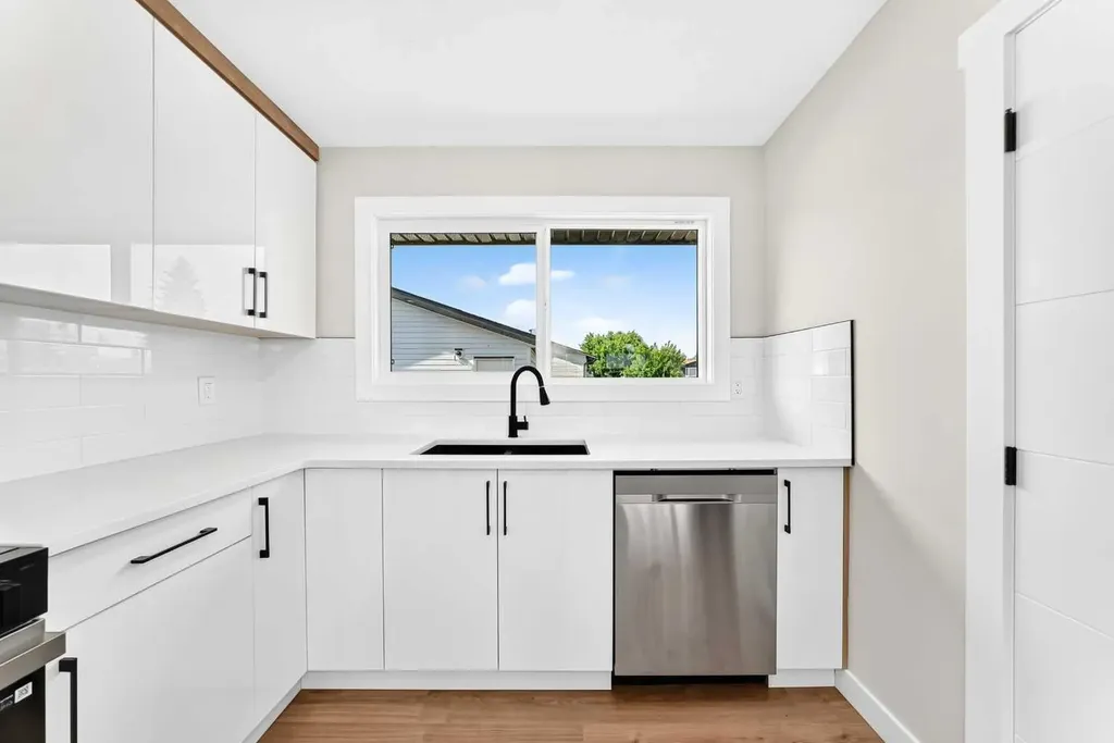 704 Malvern Drive NE Calgary AB T2A 6B7