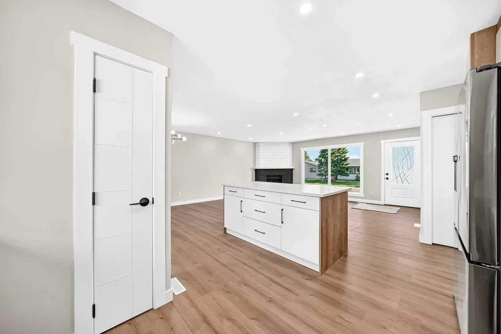 704 Malvern Drive NE Calgary AB T2A 6B7