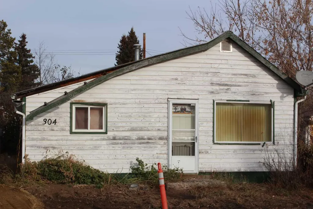 304 8 Avenue SE Manning AB T0H 2M0