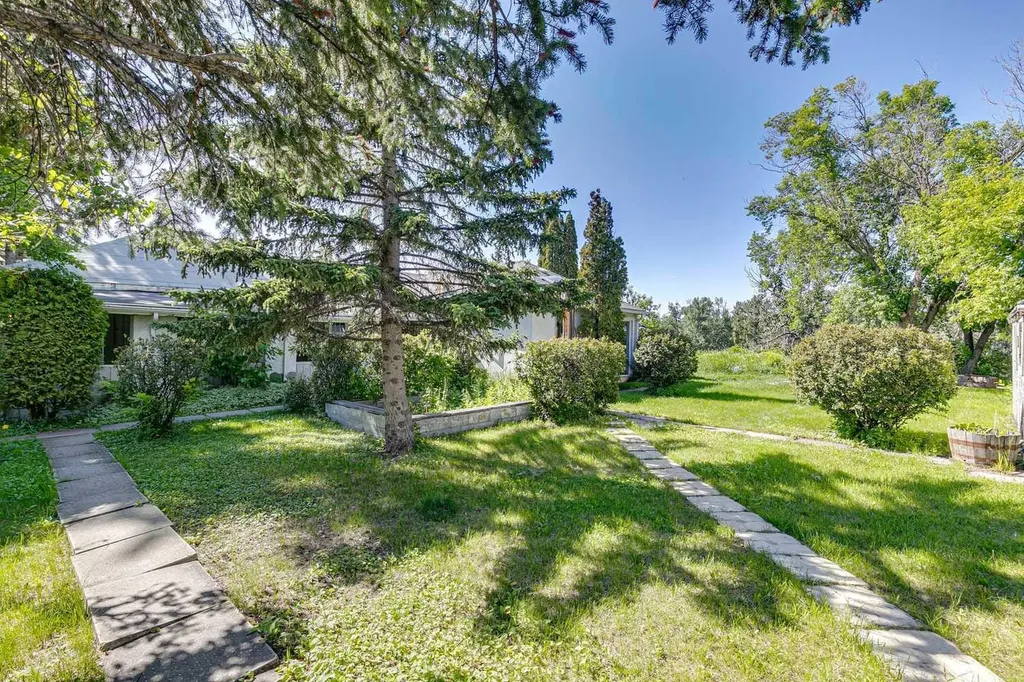 8808 48 Avenue Calgary AB T3B 2B2