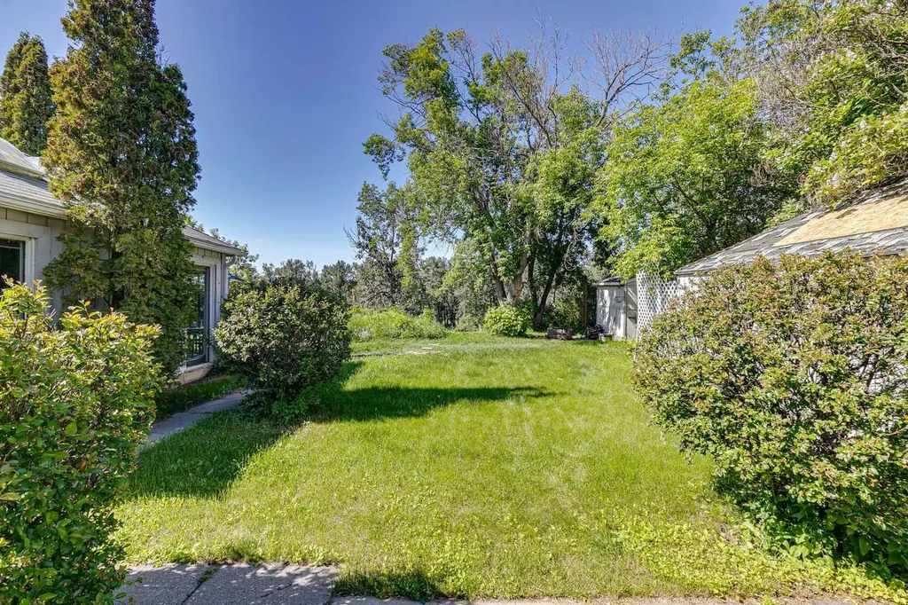 8808 48 Avenue Calgary AB T3B 2B2
