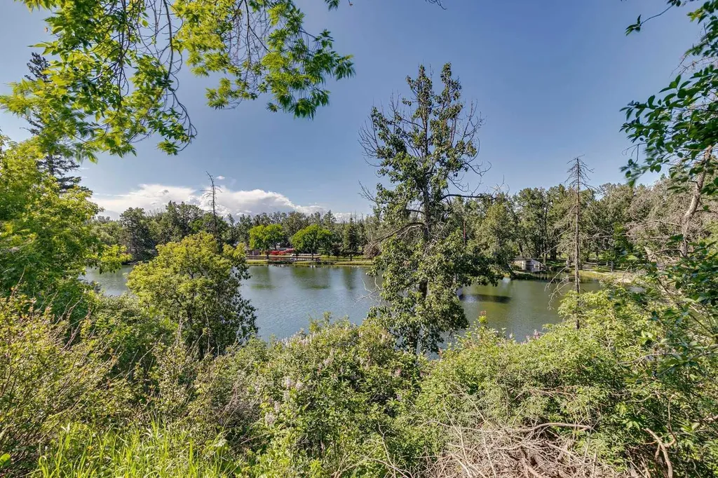8808 48 Avenue Calgary AB T3B 2B2