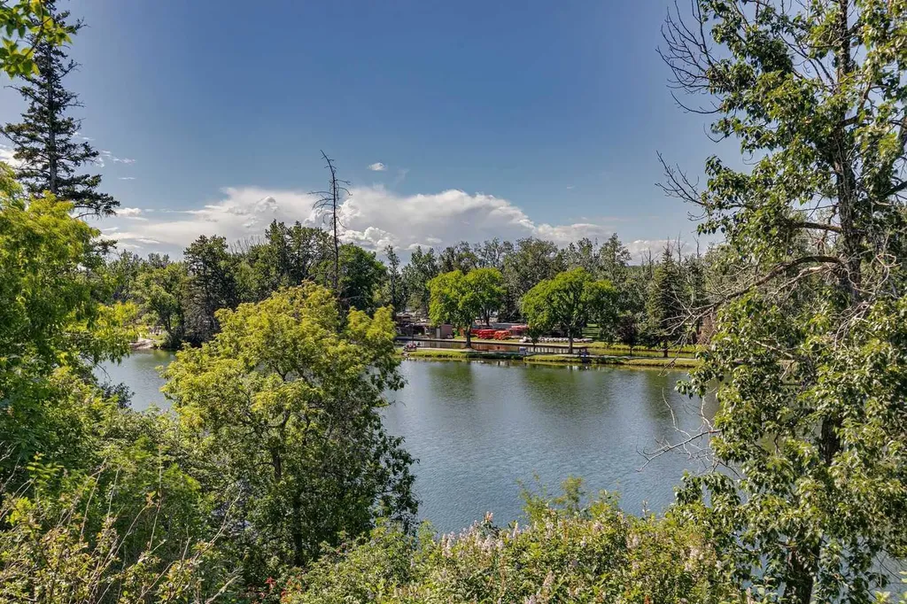 8808 48 Avenue Calgary AB T3B 2B2