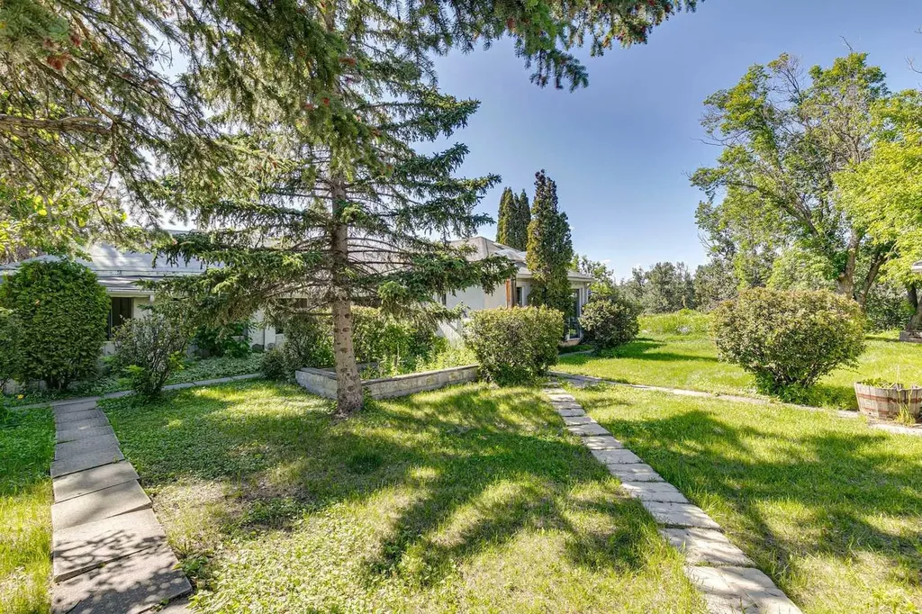 8808 48 Avenue Calgary AB T3B 2B2