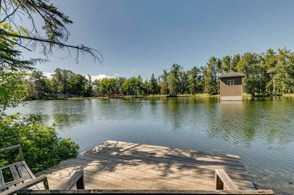 8808 48 Avenue Calgary AB T3B 2B2