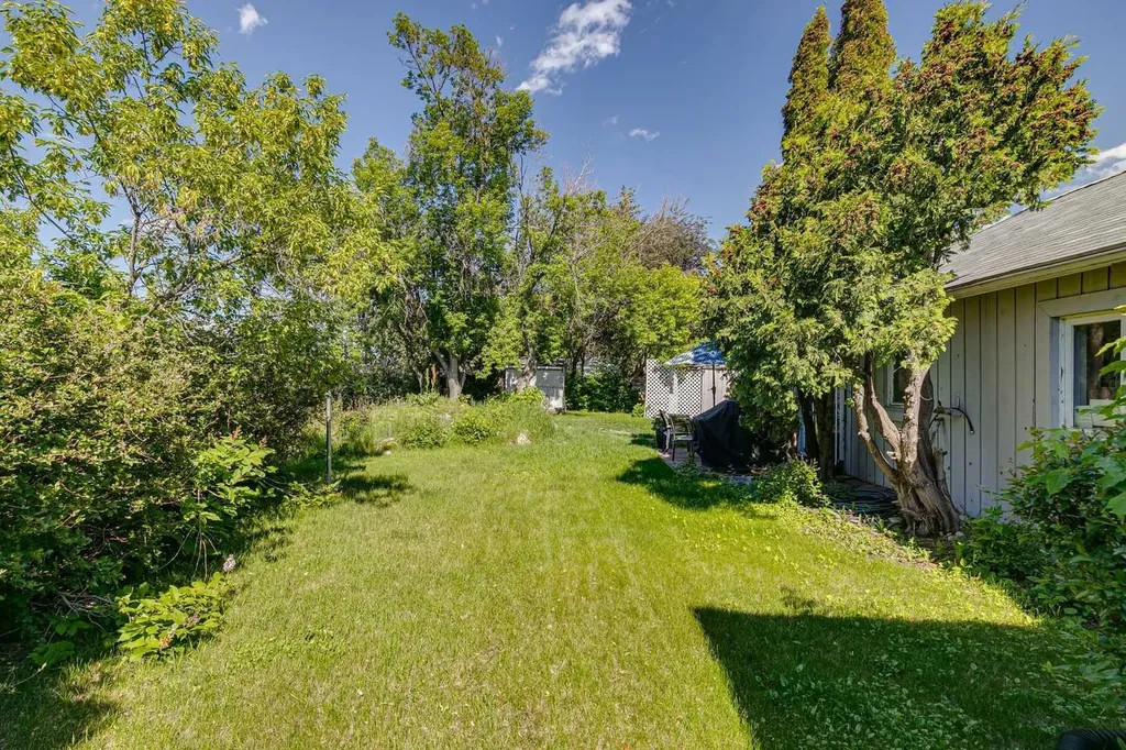 8808 48 Avenue Calgary AB T3B 2B2